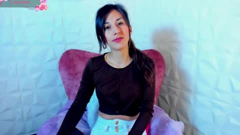 jade white  online show from 01/21/25, 01:11