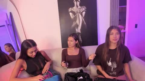 Jade online show from 11/11/25, 02:22