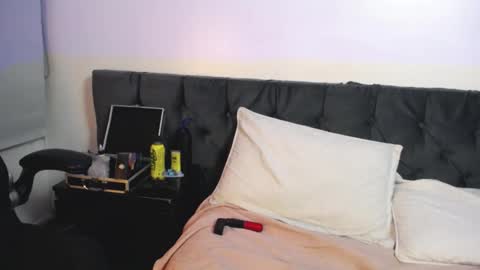 Jade and Samuel online show from 10/26/25, 05:02