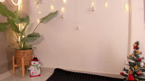 jadee__ online show from 12/20/24, 09:32