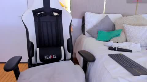 Jadeh online show from 01/08/25, 10:27