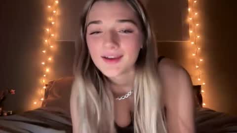 Snapshot of jadejamessecret chatting on 12/17/25, 05:46 Jade james online show from 12/17/25, 05:46