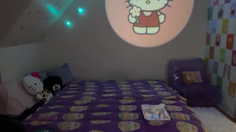 Snapshot of jadelondonxo chatting on 02/10/25, 01:03 Jade online show from 02/10/25, 01:03