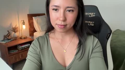 Snapshot of jadelove_ chatting on 10/21/25, 06:30 Jade Love online show from 10/21/25, 06:30