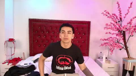 Snapshot of jaden_and_sofia chatting on 05/19/26, 02:40 Jaden and Sofia online show from 05/19/26, 02:40