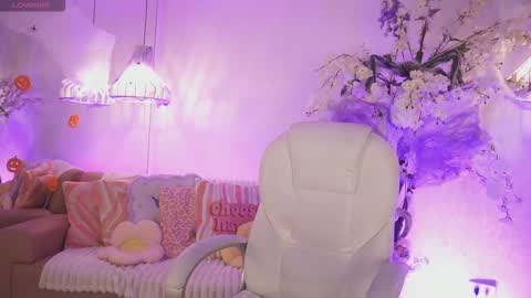 Snapshot of jadesummerr chatting on 10/17/25, 11:35 Jade Summer online show from 10/17/25, 11:35