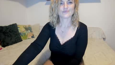 elena online show from 02/11/25, 02:35