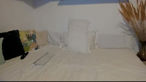 elena online show from 10/10/25, 01:48