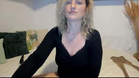 elena online show from 12/03/25, 02:41