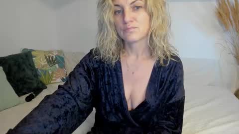 elena online show from 02/03/26, 08:08