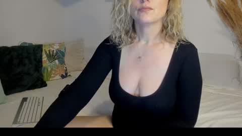 elena online show from 02/16/26, 02:51