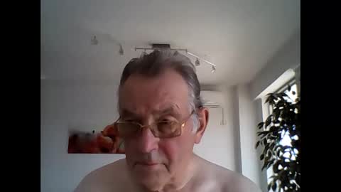Snapshot of jahanc01 chatting on 10/10/25, 10:14 Malko online show from 10/10/25, 10:14