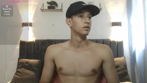 Snapshot of jake_shadow14 chatting on 09/22/25, 06:32 Hi guys im new 3 online show from 09/22/25, 06:32