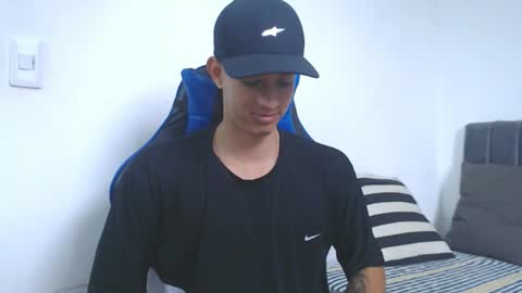 Hi guys im new 3 online show from 02/16/26, 04:25
