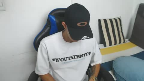 Hi guys im new 3 online show from 06/13/26, 05:11