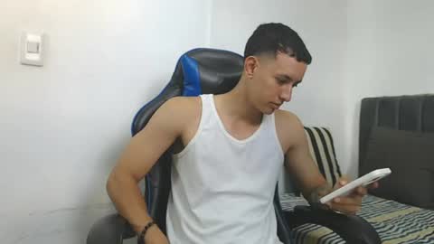 Hi guys im new 3 online show from 07/28/26, 08:23