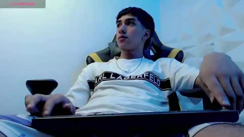 Snapshot of jake_tripp chatting on 12/14/24, 04:45 jake_tripp online show from 12/14/24, 04:45