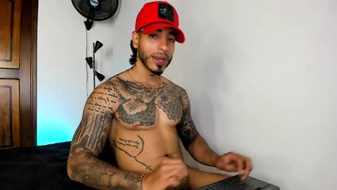 Snapshot of jakee_brown chatting on 01/17/25, 03:23 Santiago online show from 01/17/25, 03:23