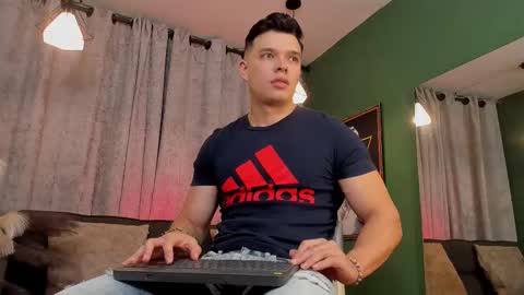 Snapshot of jakee_tyler chatting on 11/10/25, 05:45 Jake Tyler online show from 11/10/25, 05:45