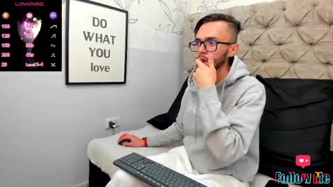 jakemagnus_ online show from 01/02/25, 12:57