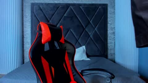 jamesgolden_ online show from 03/04/25, 02:32