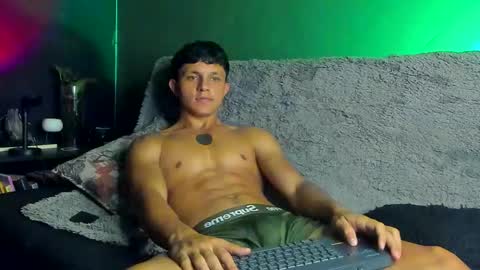 jamesgolden_ online show from 09/18/25, 01:40