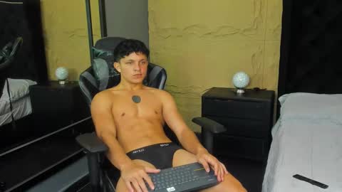 jamesgolden_ online show from 12/04/25, 02:26