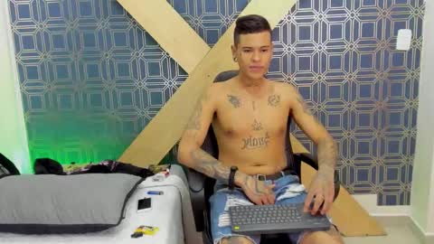 Jamesinked  online show from 12/31/24, 04:35