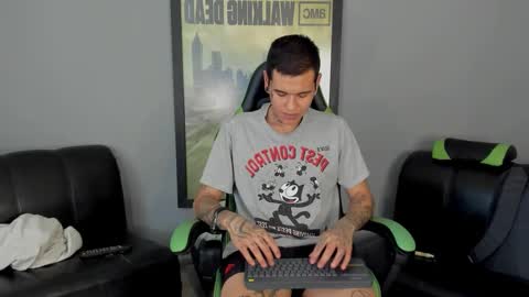 Jamesinked  online show from 01/28/25, 07:10