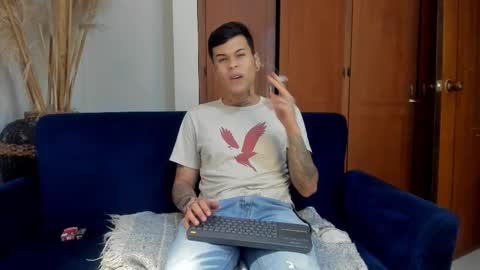 Snapshot of jamesinked_ chatting on 11/23/25, 12:32 Jamesinked online show from 11/23/25, 12:32