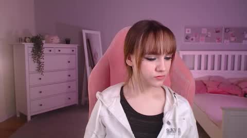 Snapshot of jamie_chung chatting on 11/07/25, 05:18 jamie_chung online show from 11/07/25, 05:18