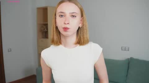 Snapshot of jamiebenafield chatting on 10/25/25, 04:53 Emily online show from 10/25/25, 04:53
