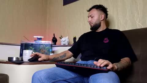 Snapshot of jamienoxus chatting on 09/19/25, 07:54 Robbie online show from 09/19/25, 07:54