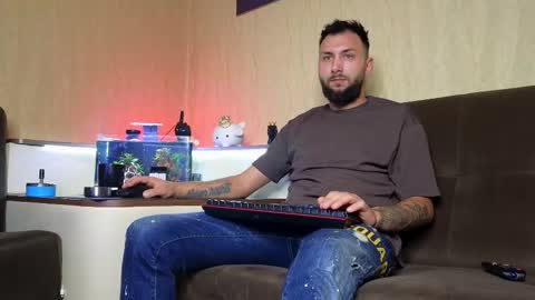 Snapshot of jamienoxus chatting on 10/01/25, 06:08 Robbie online show from 10/01/25, 06:08