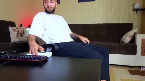 Snapshot of jamienoxus chatting on 10/18/25, 08:48 Robbie online show from 10/18/25, 08:48