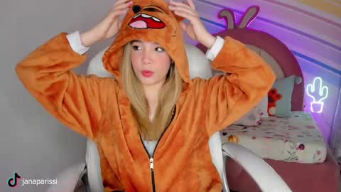 Snapshot of jana_parissi chatting on 12/17/25, 08:37 Jana online show from 12/17/25, 08:37