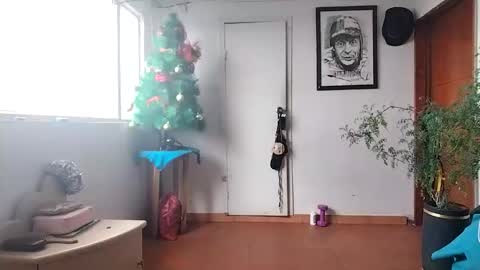 janariivera1 online show from 12/17/25, 06:25