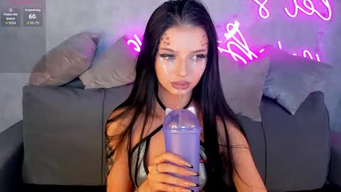 Eva online show from 10/31/25, 12:22