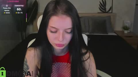 Eva online show from 11/25/25, 11:27