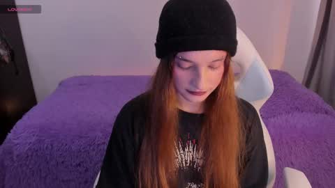 Snapshot of janee_lane chatting on 11/19/25, 03:23 Jane online show from 11/19/25, 03:23