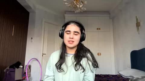 Snapshot of janeedner chatting on 11/19/25, 06:24 Isabella online show from 11/19/25, 06:24