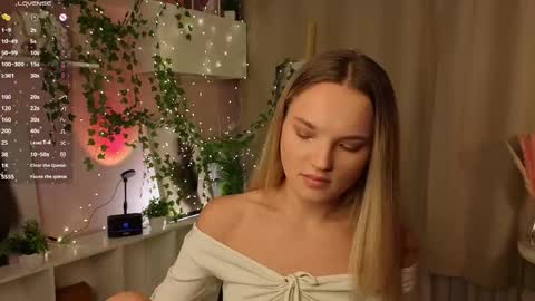 Snapshot of janewirtz chatting on 11/14/25, 06:12 Hi Im Alice and here youll find something online show from 11/14/25, 06:12