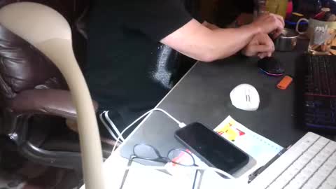 Snapshot of janko971310 chatting on 12/15/25, 06:06 janko online show from 12/15/25, 06:06