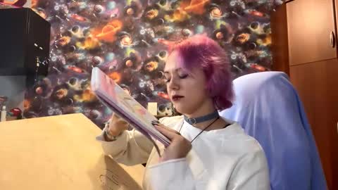 I am Lee ntmu Lets hit 10 Thumbs Up together We are almost done online show from 10/24/25, 12:12