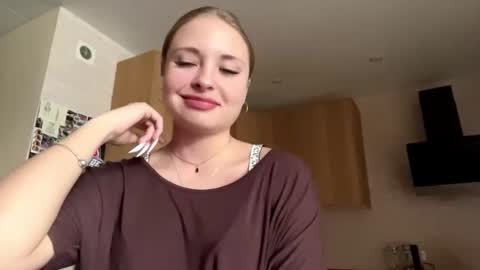 Hello guys Im Lana online show from 06/10/26, 12:59