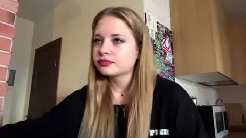 Hello guys Im Lana online show from 06/11/26, 11:52