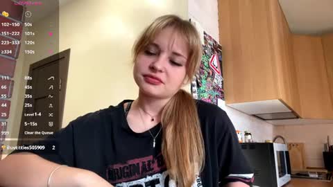 Hello guys Im Lana online show from 06/15/26, 02:08