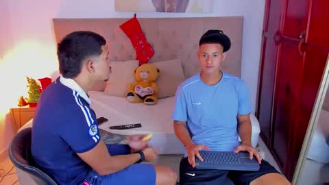 Snapshot of janomar01 chatting on 11/23/25, 07:24 janomar01 online show from 11/23/25, 07:24