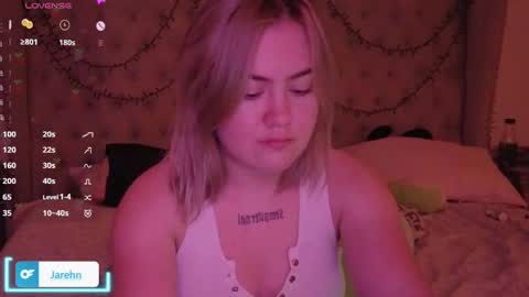 Snapshot of jarehn chatting on 09/18/25, 08:05 Jaren online show from 09/18/25, 08:05