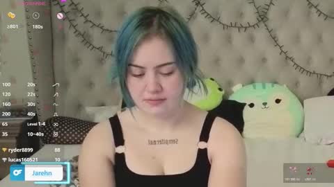 Snapshot of jarehn chatting on 10/21/25, 12:11 Jaren online show from 10/21/25, 12:11